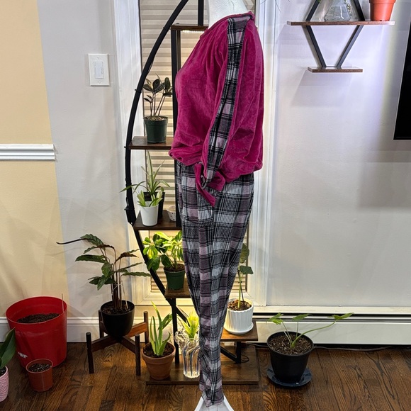 Cuddl Duds Velvet Long Sleeve Top and Plaid Pants Set size M - Picture 3 of 5